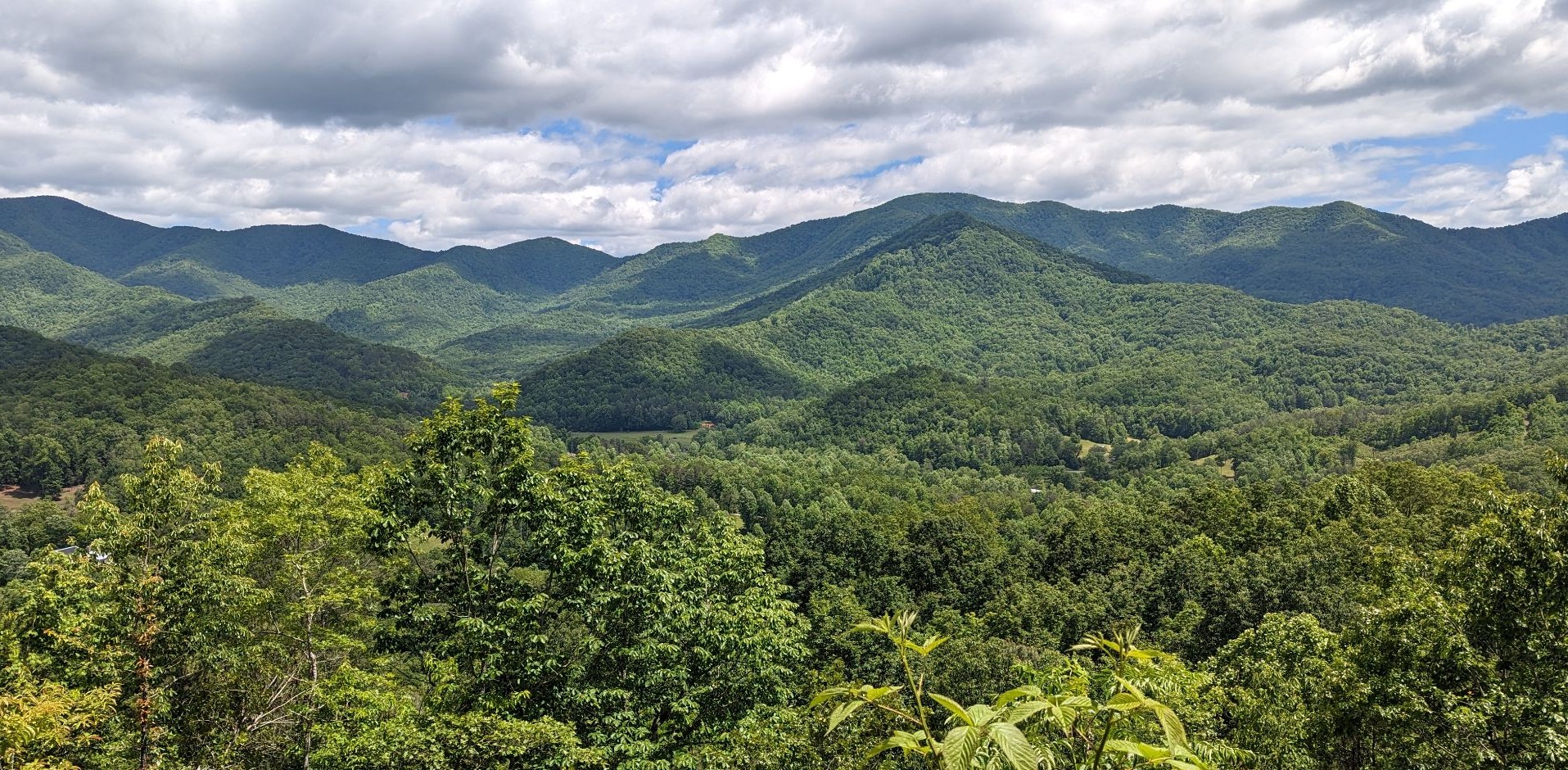 The Southern Appalachian mountain ridge above Rohs Ridge Farm